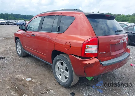 2008 Jeep Compass Sport z USA, uszkodzony, nr VIN 1J8FF47W18D795051